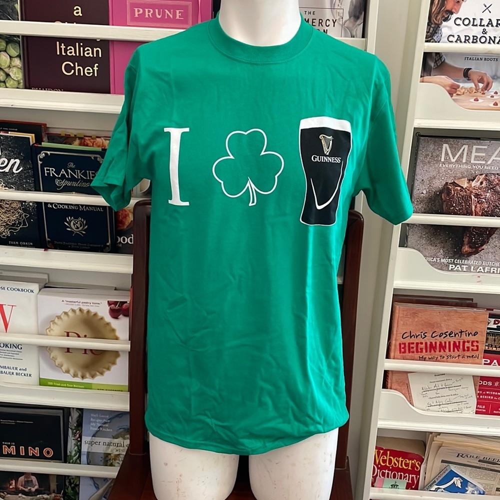 NWOT Mens/Unisex Guinness T-Shirt